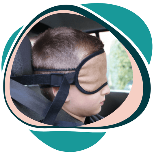 Comment empêcher la tête de mon enfant de balloter en voiture ? Découvrez le masque de sommeil de voyage Ergonomique ASLEEP MASK®